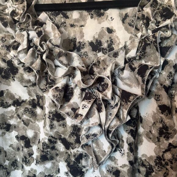 New York & Company Women's Floral Ruffle Neck Sleeveless Blouse L Black - Picture 2 of 8